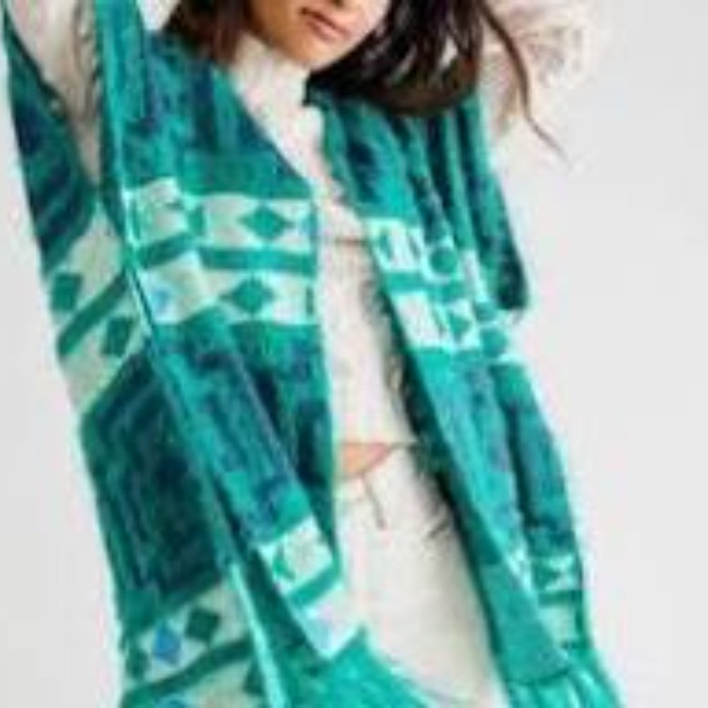 NWT free people diamond back Aztec poncho. One SZ - Picture 2 of 5